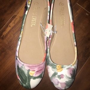 Sz 8 women’s floral print flats